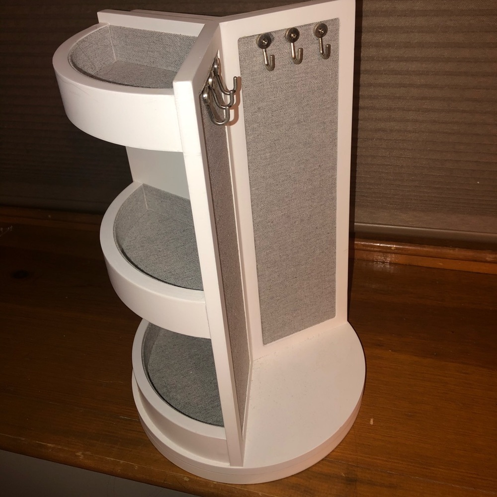 Swivel Jewelry Holder